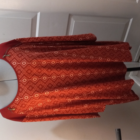 NWT Catherines Rusty/Red Knit Top with Faux Zippers. Size 3 X - Picture 3 of 8